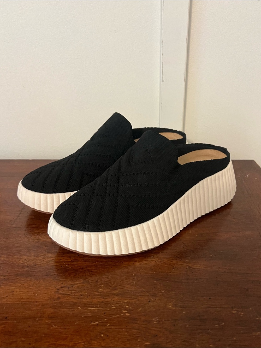 Sonoma Black Knit Slip-On Platform Mules with White Ribbed Sole size 6.5